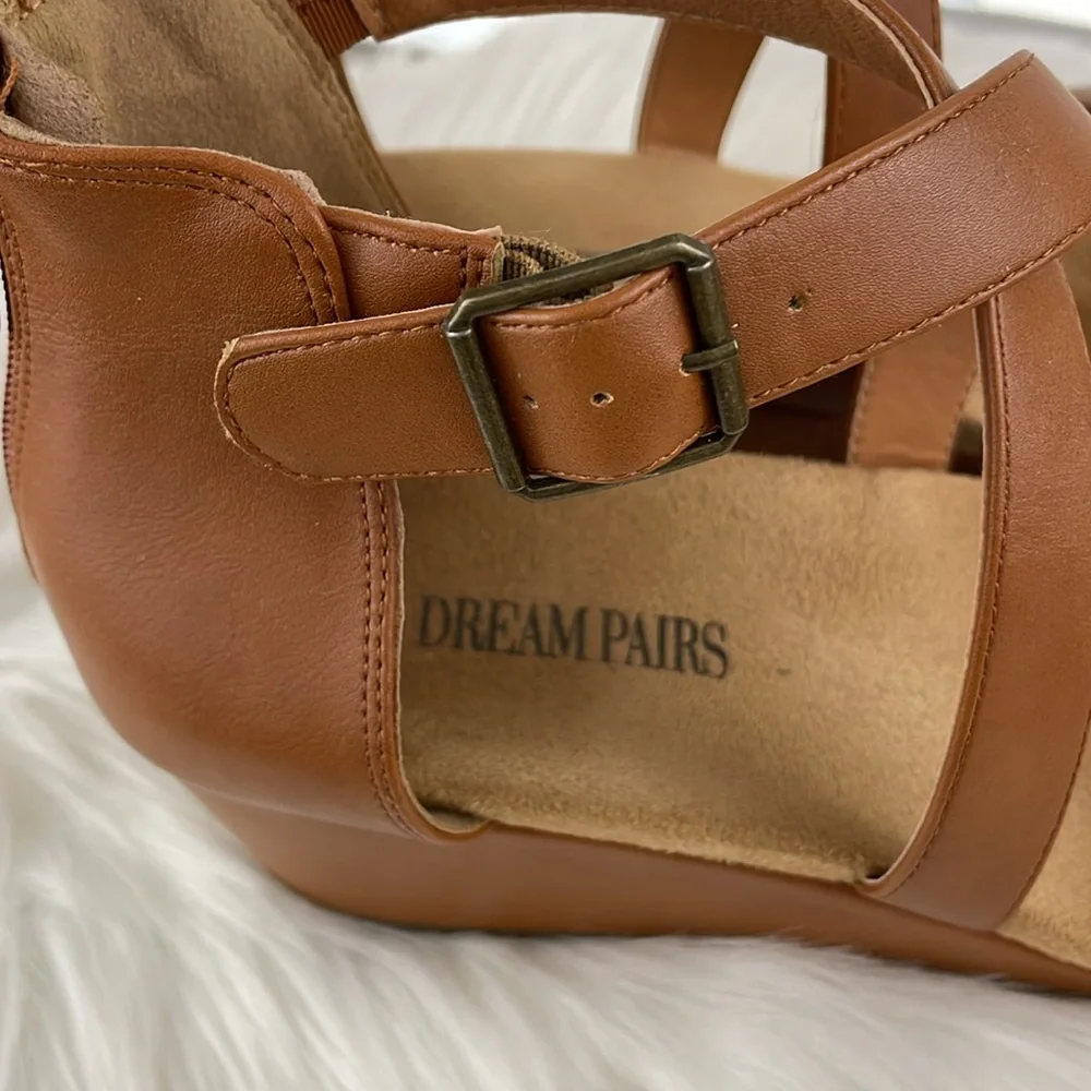 Dream Pairs Tan Wedge Sandals with Crisscross Straps 10